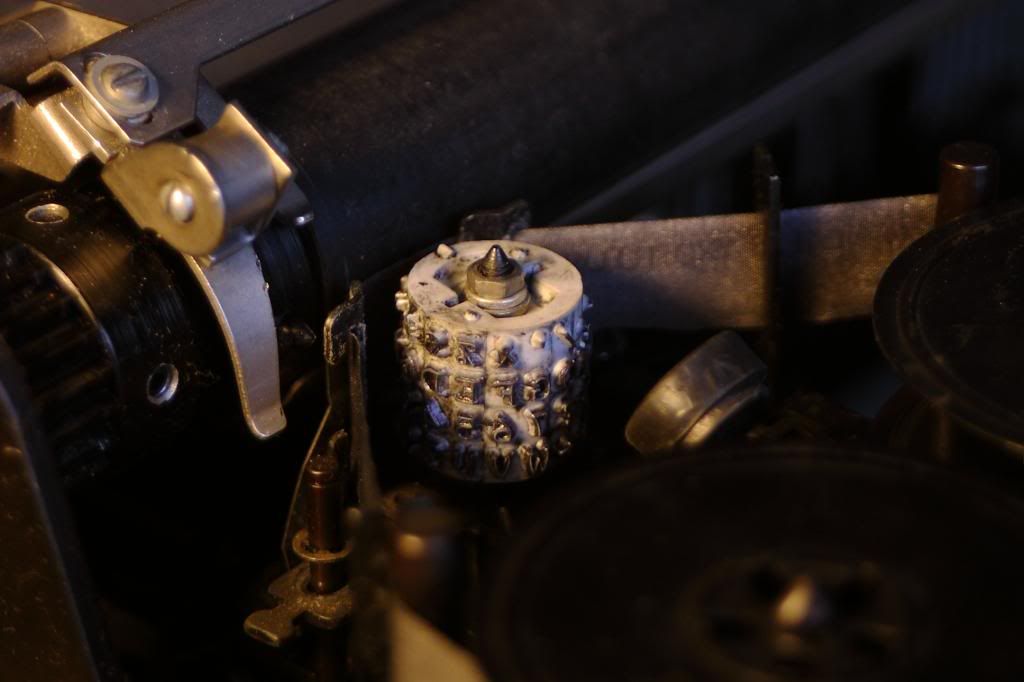 How IBM's revolutionary "golf ball" typewriter works. videos